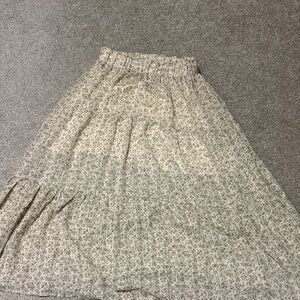 Chic Cream Floral Maxi Skirt